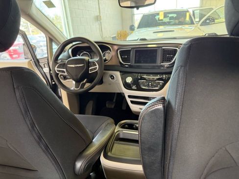Used 2018 Chrysler Pacifica Touring Plus image 14