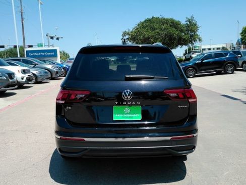 Used 2023 Volkswagen Tiguan SE w/ Panoramic Sunroof Package AWD/4WD image 7