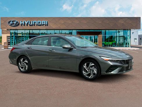 Used 2025 Hyundai Elantra Limited FWD image 10