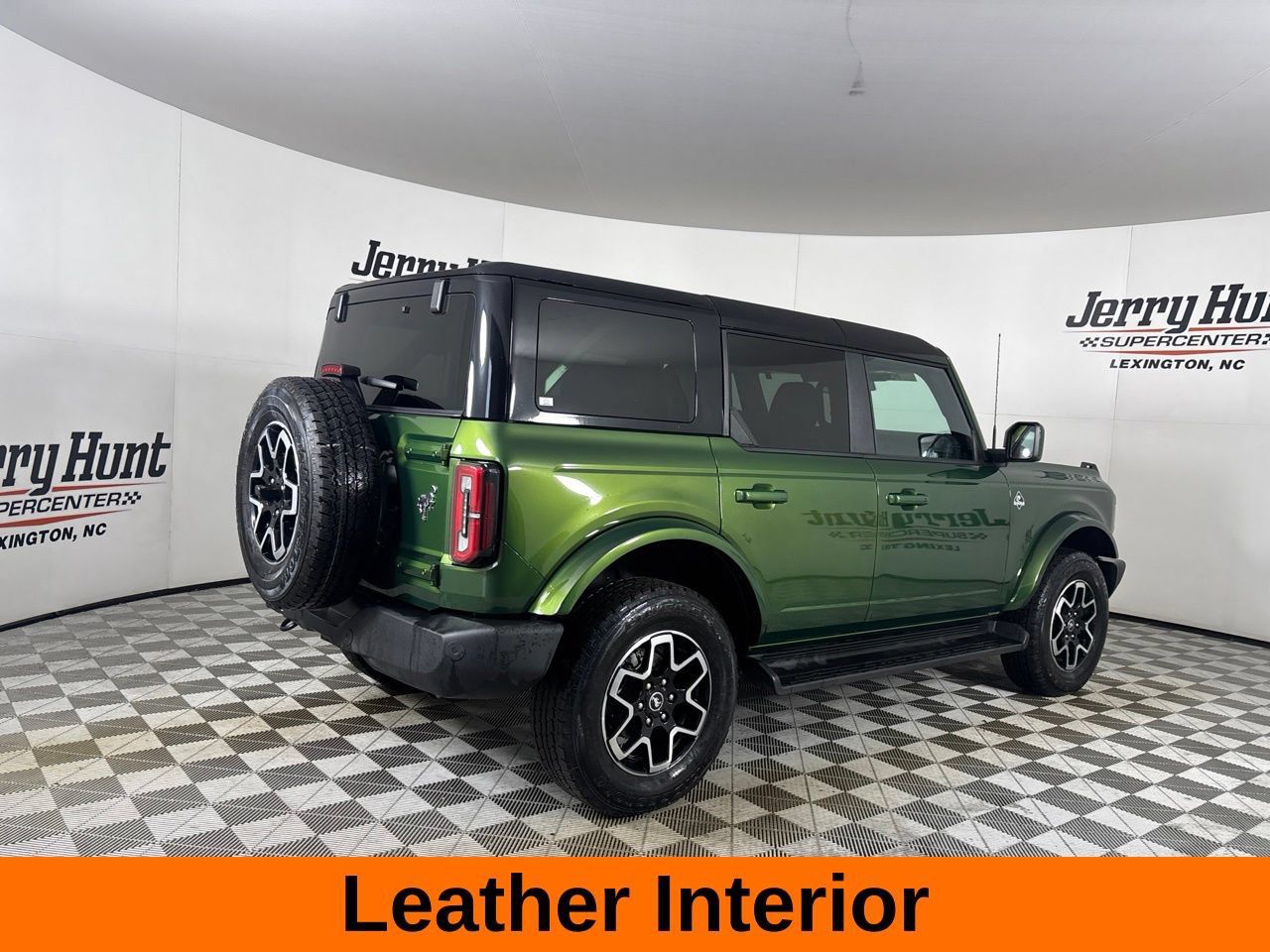 Used 2025 Ford Bronco Outer Banks AWD/4WD image 6