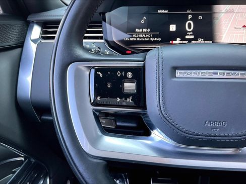 Used 2025 Land Rover Range Rover Autobiography AWD/4WD image 17
