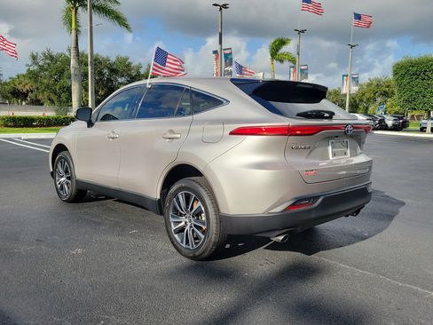 Used 2022 Toyota Venza LE AWD/4WD image 8