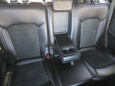 Used 2021 Ford Edge ST-Line image 33