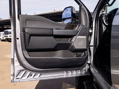 Used 2023 Ford F250 Lariat w/ Sport Appearance Package image 31