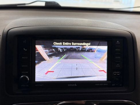 Used 2013 Chrysler Town & Country Touring-L w/ Driver Convenience Group image 15