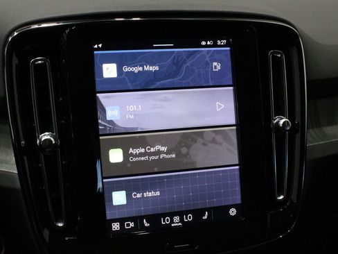 Used 2025 Volvo XC40 B5 Plus image 35