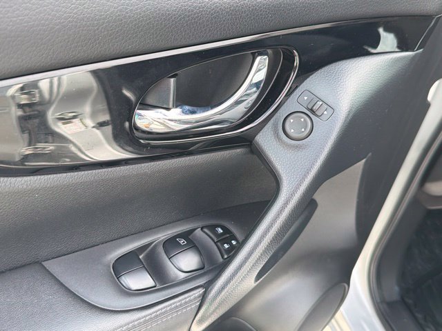Used 2022 Nissan Rogue Sport SL FWD image 21