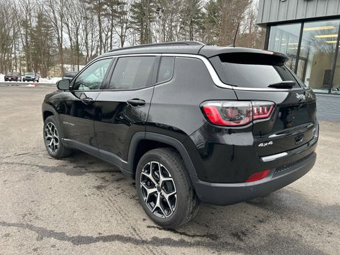 Used 2025 Jeep Compass Limited image 8