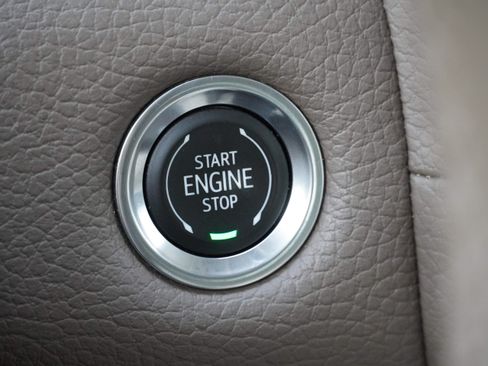 Used 2023 GMC Yukon Denali w/ Advanced Technology Package AWD/4WD image 19