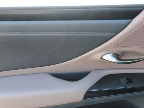 Used 2025 Lexus ES 350 w/ Premium Package image 33