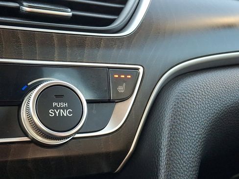 Used 2018 Honda Accord EX image 31