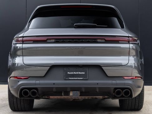 Certified 2025 Porsche Cayenne S w/ Premium Package Plus AWD/4WD image 10