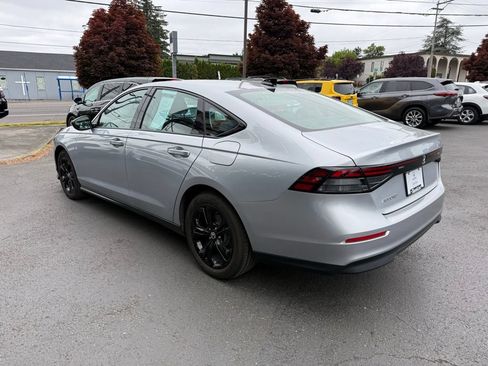 Certified 2025 Honda Accord SE image 7