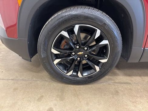 Used 2023 Chevrolet TrailBlazer LT w/ Convenience Package FWD image 9