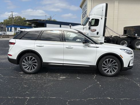 Used 2023 Lincoln Corsair Reserve w/ Equipment Group 201A FWD image 2