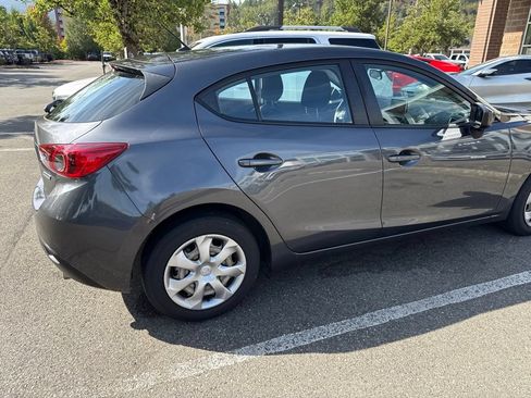 Used 2016 MAZDA MAZDA3 i Sport FWD image 5
