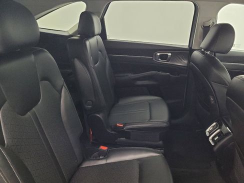 Used 2022 Kia Sorento SX image 19