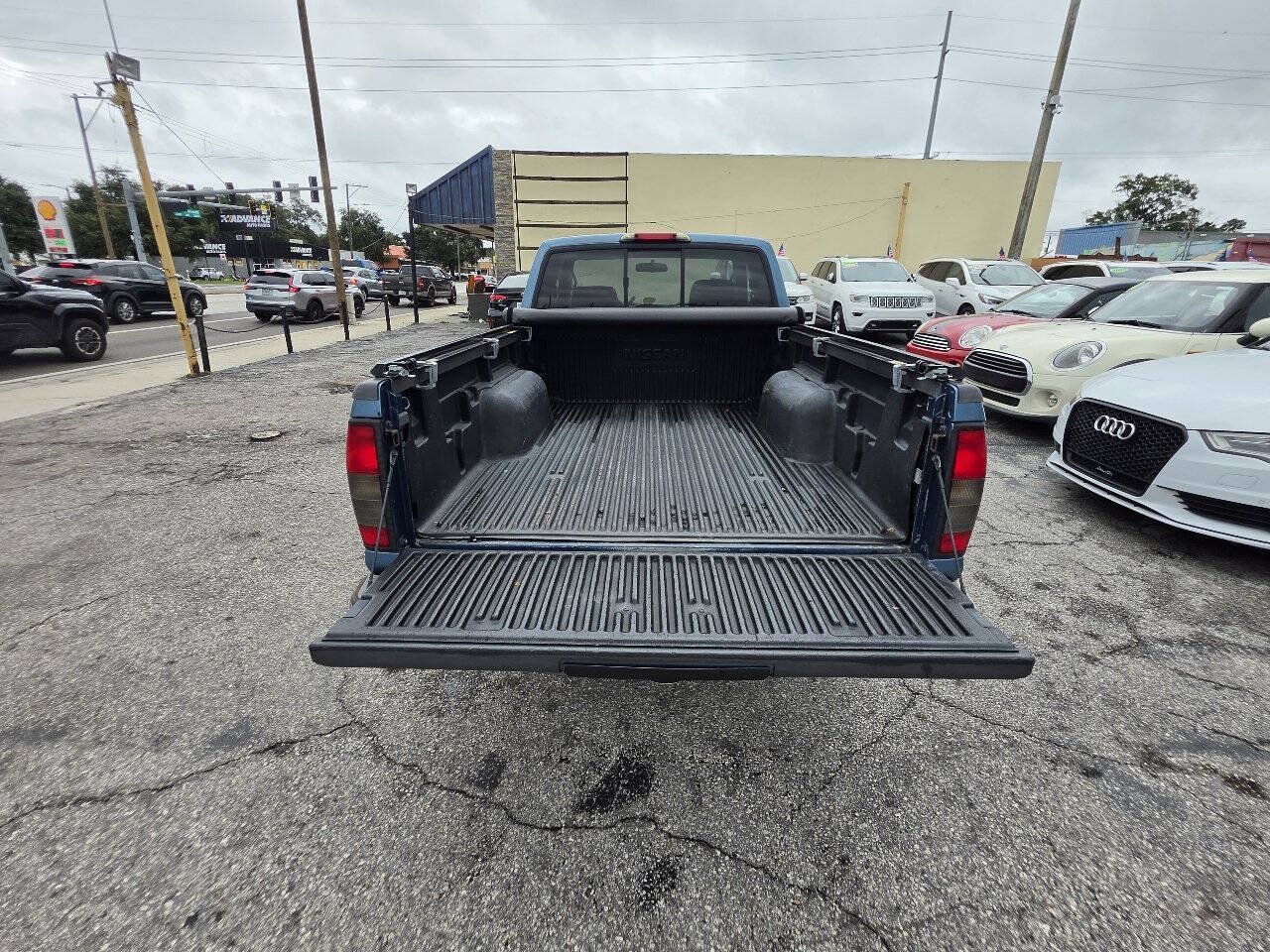 Used 2004 Nissan Frontier XE w/ (VTP) Value Truck Pkg RWD image 12