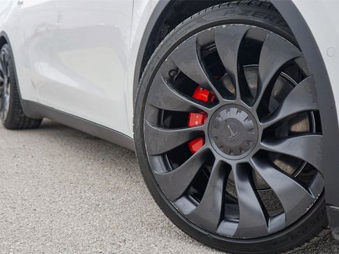 Used 2022 Tesla Model Y Performance AWD/4WD image 2