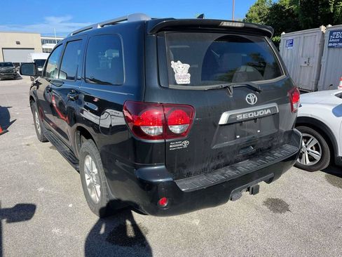 Used 2022 Toyota Sequoia SR5 AWD/4WD image 3