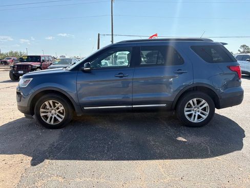 Used 2018 Ford Explorer XLT w/ Equipment Group 202A AWD/4WD image 3