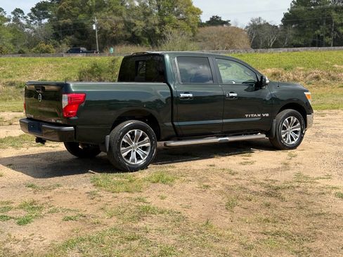 Used 2019 Nissan Titan SL image 5