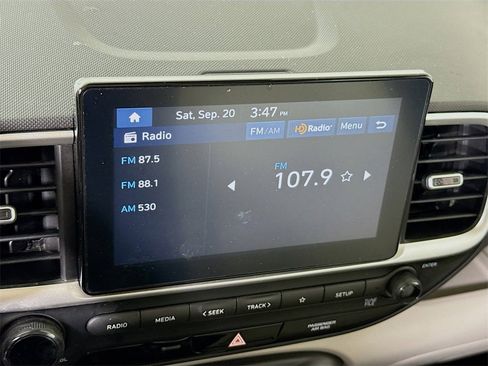 Certified 2024 Hyundai Venue SEL image 7