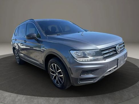 Used 2020 Volkswagen Tiguan SE w/ Panoramic Sunroof Package AWD/4WD image 3