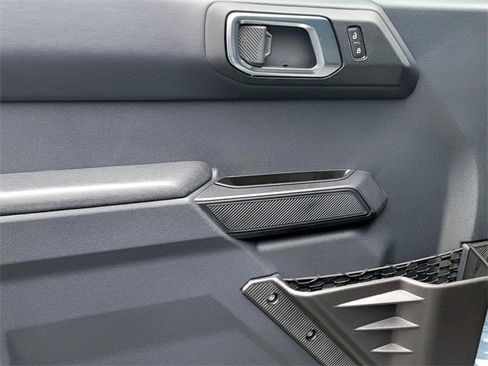 Used 2025 Ford Bronco Badlands image 11