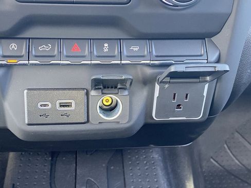 Used 2025 Chevrolet Silverado 1500 Custom image 26