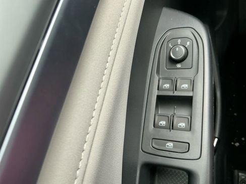 New 2025 Volkswagen Taos SE image 21