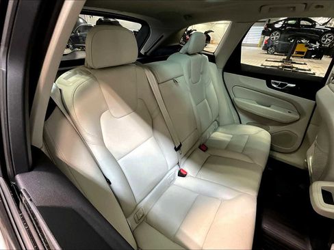 Certified 2023 Volvo XC60 B5 Plus w/ Climate Package image 18