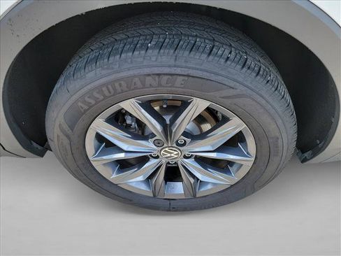 Used 2023 Volkswagen Tiguan SE FWD image 9