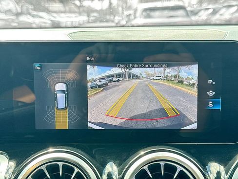 Used 2023 Mercedes-Benz EQB 300 4MATIC image 15