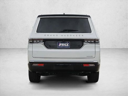 Used 2024 Jeep Grand Wagoneer Series III w/ HD Trailer Tow Package AWD/4WD image 7