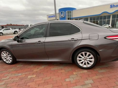 Used 2020 Toyota Camry LE image 7
