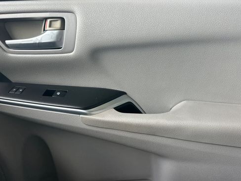 Used 2016 Toyota Camry SE FWD image 19