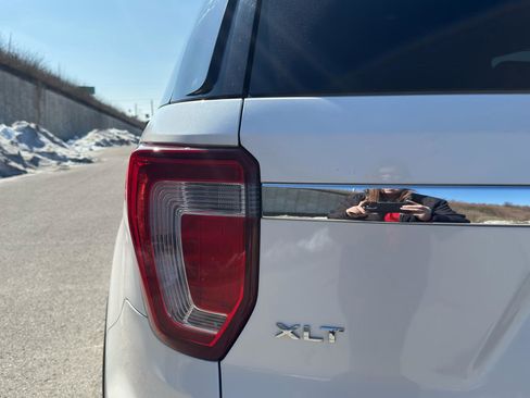 Used 2016 Ford Explorer XLT image 5