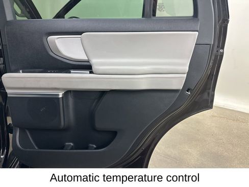 Used 2025 Ford Expedition Active image 23