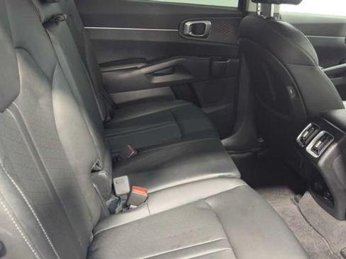Used 2022 Kia Sorento S FWD image 15