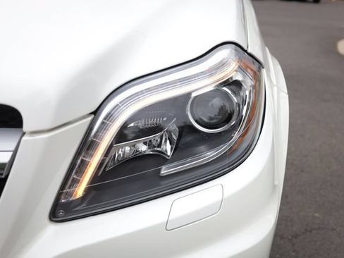 Used 2013 Mercedes-Benz GL 550 4MATIC image 18