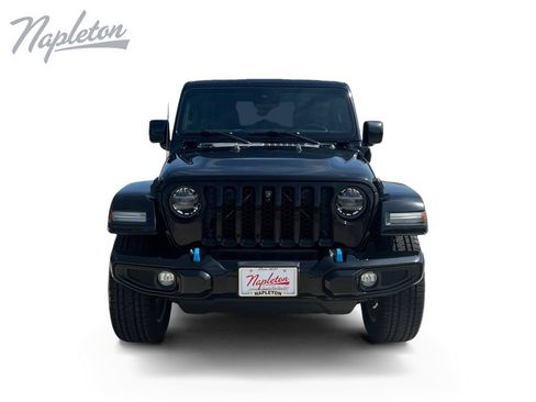 Used 2022 Jeep Wrangler Unlimited Sahara AWD/4WD image 9