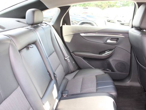 Used 2019 Chevrolet Impala LT FWD image 18