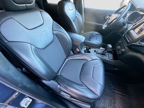 Used 2019 Jeep Cherokee Latitude Plus image 29