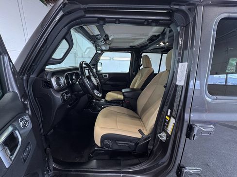 Used 2021 Jeep Wrangler Unlimited Sahara w/ LED Lighting Group AWD/4WD image 10