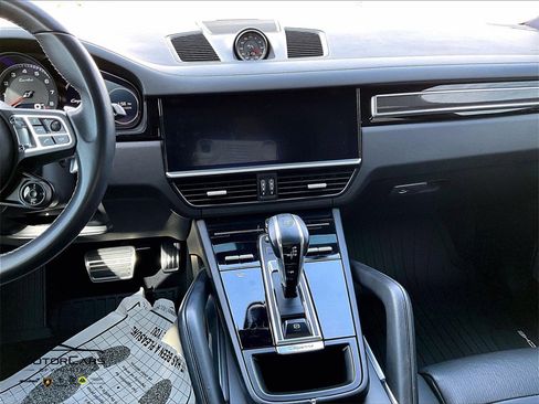 Used 2020 Porsche Cayenne Turbo image 8