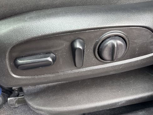 Used 2021 Chevrolet Equinox LT image 38