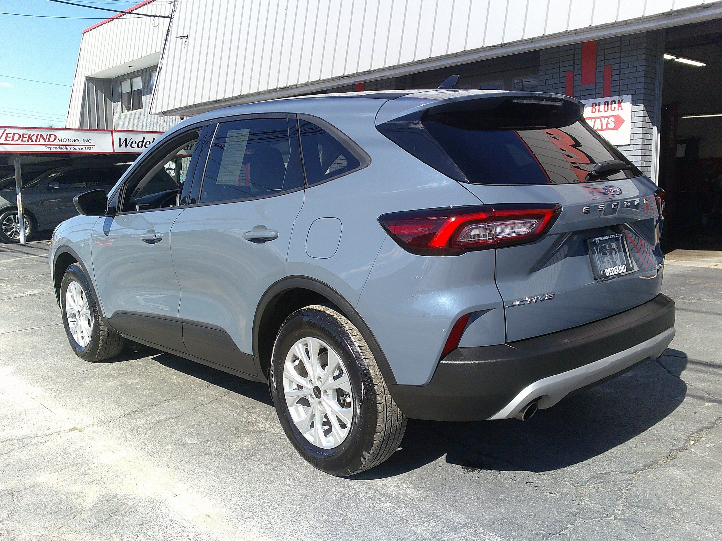 Used 2025 Ford Escape Active AWD/4WD image 5