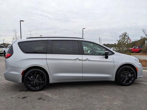 Certified 2026 Chrysler Pacifica Select w/ S Appearance Package image 21