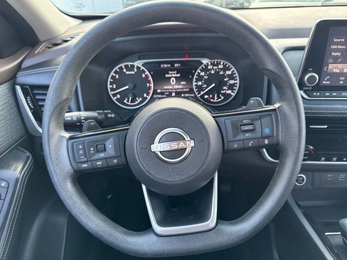 Used 2022 Nissan Rogue SV image 14